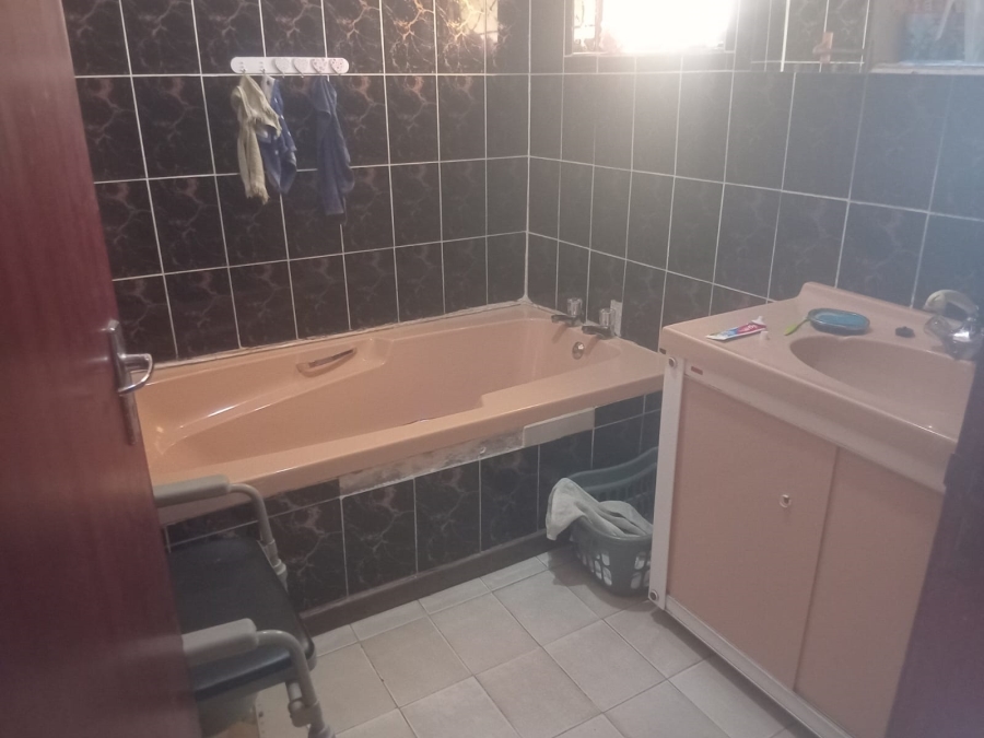 To Let 4 Bedroom Property for Rent in Buffalo Flats Eastern Cape